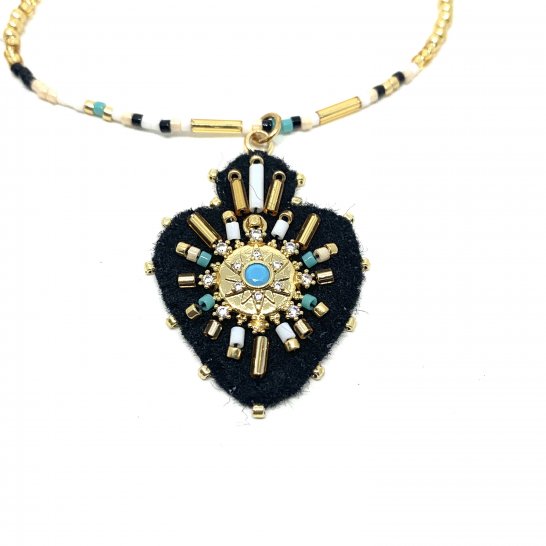 COLLIER JULIA 